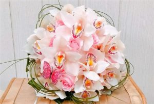 Ramo-rosas-y-orquideas