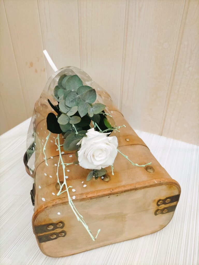 Rosa preservada arreglada